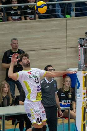 1 Volleyball Bundesliga Season 2025 2026 VC Bitterfeld Wolfen vs Helios Grizzlys Giesen Halle, Germany October 22, 2025 In the picture Juan Manuel Gonzalez Limon Giesen Halle Saale SWH Arena Sachsen Anhalt Germany