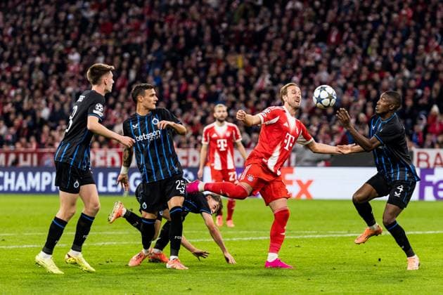 UEFA Champions League FC Bayern Munich vs Club Brugge KV, 22 10 2025 MUNICH, GERMANY OCTOBER 22 Harry Kane FC Bayern Munich, 9 controls the ball against Joel Ordonez Club Brugge KV, 4 during the UEFA Champions League match between FC Bayern Munich vs Club Brugge KV at Allianz Arena on matchday 3 of the UEFA Champions League Season 2025 26 on October 22, 2025 in Munich, Germany Copyright: xBEAUTIFULxSPORTS Wunderlx