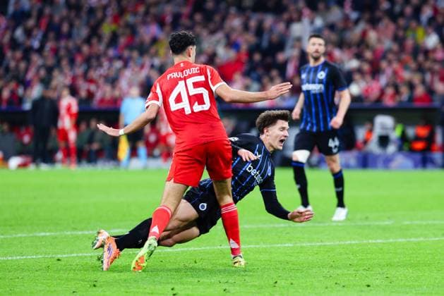 Christos Tzolis 8, Club Brugge and Aleksandar Pavlovic 45, FC Bayern München at the match between FC Bayern München v Club Brugge, Football, Men, UEFA Champions League, 2025 2026, Matchday 3 on 22 10 2025 in Munich, Allianz Arena DFL and DFB regulations prohibit any use of photographs as image sequences and or quasi video Bayern Germany