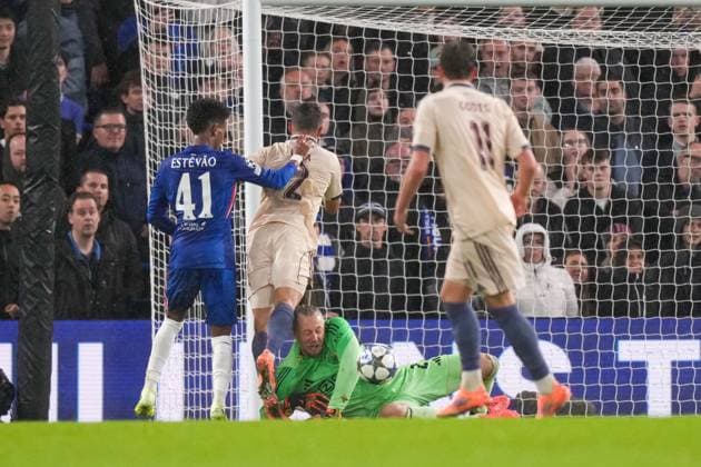 LONDON , 22-10-2025 , Stamford Bridge , season 2025 2026 , UEFA Champions League football , League phase Matchday 3 , match between Chelsea and Ajax , picture shows Chelsea player Estevao, Ajax player Lucas Rosa, Ajax goalkeeper Remko Pasveer Chelsea - Ajax  x31644734x Copyright: