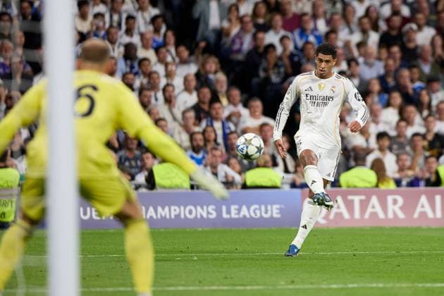 Jude Bellingham of Real Madrid CF Real Madrid v Juventus, UEFA Champions League, Football, Estadio Santiago Bernabeu, Madrid, Spain - 22 Oct 2025Madrid Estadio Santiago Bernabu Spain EDITORIAL USE ONLY No use with unauthorised audio, video, data, fixture lists, club league logos or live services. Online in-match use limited to 120 images, no video emulation. No use in betting, games or single club league player publications.  Copyright: xRubenxAlbarran Shutterstockx 15564869ca