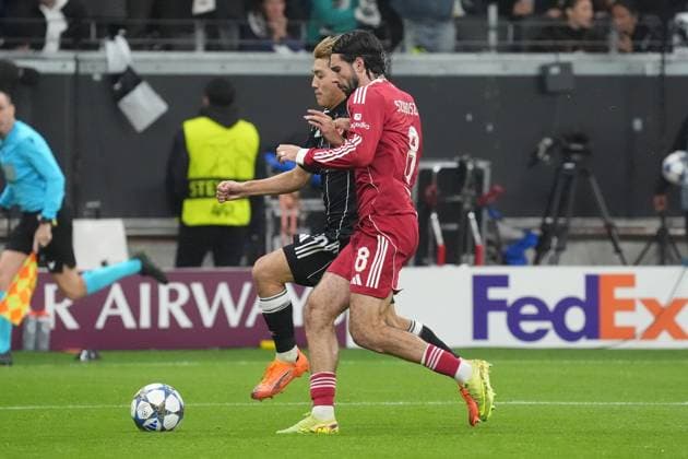 Ritsu Doan Eintracht Frankfurt, 20 v Dominik Szoboszlai Liverpool FC Frankfurt 22 10 2025 Eintracht Frankfurt v Liverpool FC, Deutsche Bank Park, UEFA Champions League
