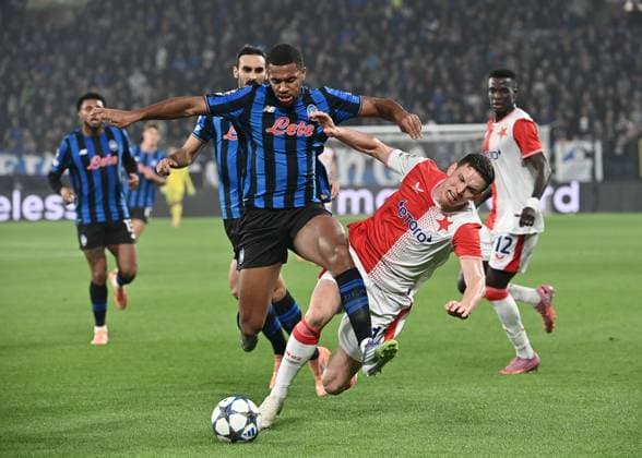 Atalanta v Slavia Prague - UEFA Champions League BERGAMO, ITALY, OCTOBER 22: Slavia Prague s Midfielder Lukas Provod (R) fight for the ball with Atalanta s Isak Hien during the League phase UEFA Champions League football match between Atalanta and Slavia Prague at the Bergamo Stadium in Bergamo, Italy, on October 22, 2025. Isabella Bonotto Anadolu Bergamo Italy. Editorial use only. Please get in touch for any other usage.  Copyright: x2025xAnadoluxIsabellaxBonottox