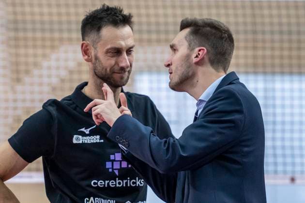 1 Volleyball Bundesliga Season 2025 2026 VC Bitterfeld Wolfen vs Helios Grizzlys Giesen Halle, Germany October 22, 2025 In the picture from left coach Christian Imhoff Bitterfeld and managing director Lukas Thielemann Bitterfeld Halle Saale SWH Arena Sachsen Anhalt Germany