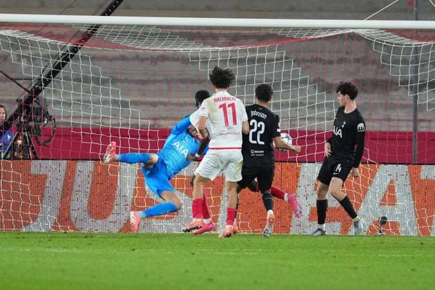 Guglielmo Vicario of Tottenham makes a point blank save from Jordan Teze of Monaco Monaco v Tottenham Hotspur, UEFA Champions League, Group Stage, Football, Stade Louis II, Monaco - 22 Oct 2025Monaco Stade Louis II Monaco EDITORIAL USE ONLY No use with unauthorised audio, video, data, fixture lists, club league logos or live services. Online in-match use limited to 120 images, no video emulation. No use in betting, games or single club league player publications. Copyright: xDavexWinter Shutterstockx 15552361cd