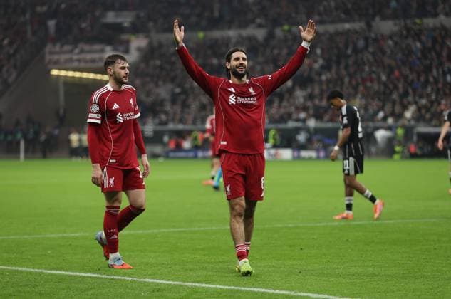 22 10 2025, Football UEFA Champions League, Eintracht Frankfurt Liverpool FC, emonline, emspor, v l , Goal celebration to 1 5 by Dominik Szoboszlai Liverpool FC , Goal celebration, celebrate the goal DFL DFB REGULATIONS PROHIBIT ANY USE OF PHOTOGRAPHS AS IMAGE SEQUENCES AND OR QUASI VIDEO xdcx Copyright: HMBxMedia Claus