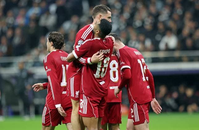 22 10 2025, xovx, Football UEFA Champions League, Eintracht Frankfurt FC Liverpool FC cheering after the goal to 1 4 by Cody Gakpo FC Liverpool DFL DFB REGULATIONS PROHIBIT ANY USE OF PHOTOGRAPHS as IMAGE SEQUENCES and or QUASI VIDEO emspor Frankfurt am Main