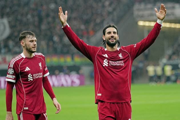 22 10 2025, xovx, Football UEFA Champions League, Eintracht Frankfurt FC Liverpool FC cheering at Dominik Szoboszlai FC Liverpool after scoring the 1 5 DFL DFB REGULATIONS PROHIBIT ANY USE OF PHOTOGRAPHS as IMAGE SEQUENCES and or QUASI VIDEO emspor Frankfurt am Main
