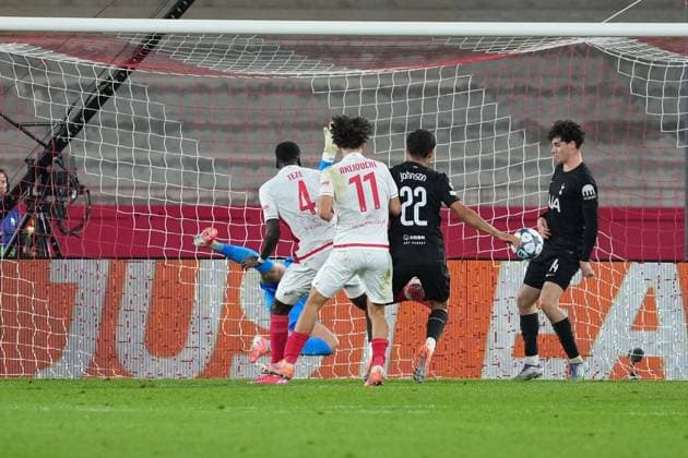 Guglielmo Vicario of Tottenham makes a point blank save from Jordan Teze of Monaco Monaco v Tottenham Hotspur, UEFA Champions League, Group Stage, Football, Stade Louis II, Monaco - 22 Oct 2025Monaco Stade Louis II Monaco EDITORIAL USE ONLY No use with unauthorised audio, video, data, fixture lists, club league logos or live services. Online in-match use limited to 120 images, no video emulation. No use in betting, games or single club league player publications. Copyright: xDavexWinter Shutterstockx 15552361ce