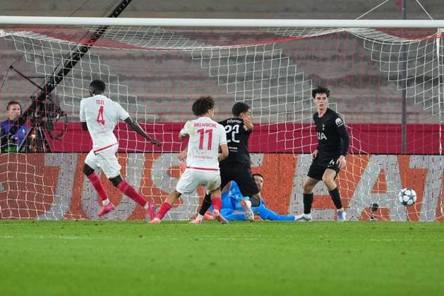 Guglielmo Vicario of Tottenham makes a point blank save from Jordan Teze of Monaco Monaco v Tottenham Hotspur, UEFA Champions League, Group Stage, Football, Stade Louis II, Monaco - 22 Oct 2025Monaco Stade Louis II Monaco EDITORIAL USE ONLY No use with unauthorised audio, video, data, fixture lists, club league logos or live services. Online in-match use limited to 120 images, no video emulation. No use in betting, games or single club league player publications. Copyright: xDavexWinter Shutterstockx 15552361cf