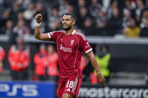 22 10 2025, Football, Champions League, Matchday 3 Season 2025 2026, Eintracht Frankfurt FC Liverpool, Cody Gakpo FC Liverpool is happy about the goal to 1 4 and points to Florian Wirtz FC Liverpool FC who gave him the assist xRHR PHOTO TKx Copyright: RHR-FOTOx RHR-FOTO TK