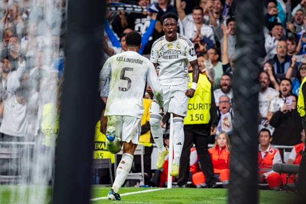 Real Madrid CF vs Juventus FC - UEFA Champions League 2025 26 League Phase MD3 Vinicius Junior of Real Madrid (R) celebrates a goal with Jude Bellingham of Real Madrid (L) during the UEFA Champions League 2025 26 League Phase MD3 match between Real Madrid C.F. and Juventus at Estadio Santiago Bernabeu on October 22, 2025 in Madrid, Spain. Madrid Estadio Santiago Bernabeu Madrid Spain Copyright: xAlbertoxGardinx AGardin_20251022_Foot_Cham_ReaMad_Juv_0567