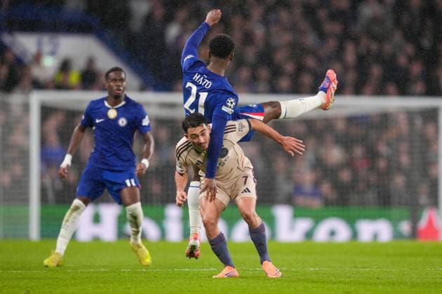 LONDON , 22-10-2025 , Stamford Bridge , season 2025 2026 , UEFA Champions League football , League phase Matchday 3 , match between Chelsea and Ajax , picture shows Chelsea player Jorrel Hato, Ajax player Raul Moro Chelsea - Ajax  x31645077x Copyright:
