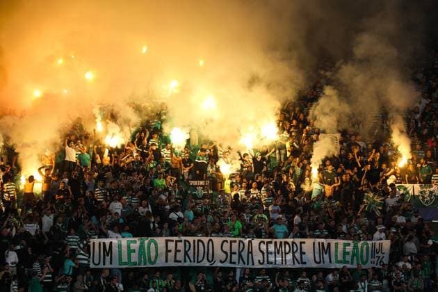 Sporting CP v Olympique de Marseille - UEFA Champions League 2025 2026 Adeptos exibem tarja de apoio durante a partida entre Sporting CP v Olympique de Marseille, valida pela fase de grupos da UEFA Champions League 2025 2026, no Estadio Jose Alvalade, Portugal (Foto de Diogo Faria Reis Avant Sports) Lisboa Estadio Jose Alvalade Portugal Copyright: xDiogoxFariaxReis AvantxSportsx