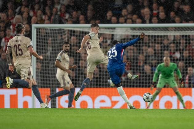 Chelsea v Ajax Champions League 22 10 2025. GOAL 2-0 Chelsea midfielder Moises Caicedo (25) shoots and scores during the Champions League match between Chelsea and Ajax at Stamford Bridge, London, England on 22 October 2025. Editorial use only , Copyright: xStephenxFlynnx PSI-23071-0015