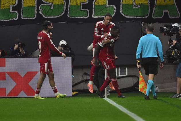 22 10 2025, xpsx, Fußball UEFA Champions League, Eintracht Frankfurt FC Liverpool v l Torjubel nach dem Tor zum celebrating the goal celebrate 1 3 durch Ibrahima Konate FC Liverpool DFL DFB REGULATIONS PROHIBIT ANY USE OF PHOTOGRAPHS as IMAGE SEQUENCES and or QUASI VIDEO Frankfurt am Main