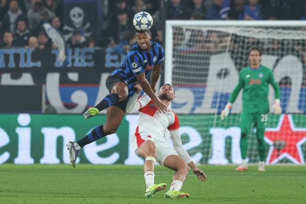 Atalanta s Isak Hien Slavia™s Tomas Chory during the Uefa Champions League 25 26 soccer match between Atalanta B.C.and SK Slavia Prague at the New Balance Stadium in Bergamo, Italy - Wednesday, October 22, 2025. - Soccer .  Copyright: xStefanoxNicoli LaPressex