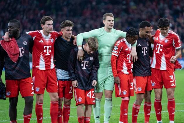 FC Bayern players Dayot Upamecano 2 Bayern , Leon Goretzka 8 Bayern , Tom Bischof 20 Bayern , Lennart Karl 42 Bayern , Manuel Neuer 1 Bayern are celebrated by the fans after the Champions League match FC Bayern Munich Club Bürgge on 22 10 2025 Munich Allianz Arena Bayern Germany