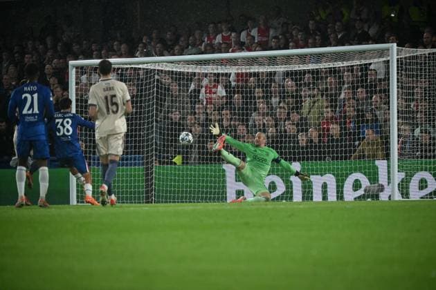 Chelsea v Ajax - UEFA Champions League LONDON, UNITED KINGDOM - OCTOBER 22: Marc Cucurella (38) of Chelsea in action during the UEFA Champions League week 3 football match between Chelsea and Ajax at Stamford Bridge stadium on October 22, 2025, in London, United Kingdom. Rasid Necati Aslim Anadolu London United Kingdom. Editorial use only. Please get in touch for any other usage.  Copyright: x2025xAnadoluxRasidxNecatixAslimx