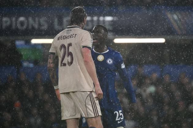 Chelsea v Ajax - UEFA Champions League LONDON, UNITED KINGDOM - OCTOBER 22: Caicedo (R) of Chelsea argues with Weghorst (25) of Ajax during the UEFA Champions League week 3 football match between Chelsea and Ajax at Stamford Bridge stadium on October 22, 2025, in London, United Kingdom. Rasid Necati Aslim Anadolu London United Kingdom. Editorial use only. Please get in touch for any other usage.  Copyright: x2025xAnadoluxRasidxNecatixAslimx