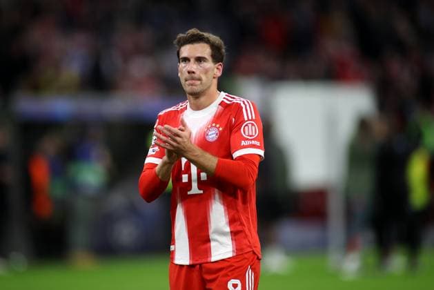 Football, Men, Champions League, Season 2025 2026, FC Bayern Munich Club Brugge, Matchday 3, Allianz Arena Leon Goretzka FC Bayern Munich Applause on the lap of honor