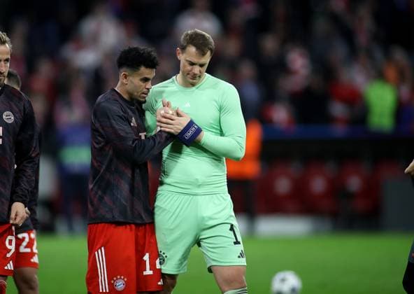 Football, Men, Champions League, Season 2025 2026, FC Bayern Munich Club Brugge, Matchday 3, Allianz Arena Luis Diaz FC Bayern Munich left with Manuel Neuer FC Bayern Munich right after the match
