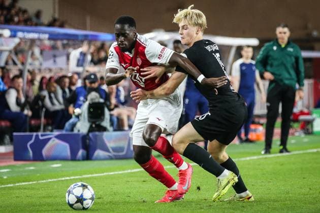 October 22, 2025, Monaco, Monaco, Monaco: Jordan TEZE of Monaco and Lucas BERGVALL of Tottenham Hotspur during the UEFA Champions League, League Phase MD3 match between AS Monaco and Tottenham Hotspur at Louis II Stadium on October 22, 2025 in Monaco, Monaco. Monaco Monaco - ZUMAm308 20251022_zsp_m308_014 Copyright: xMatthieuxMirvillex