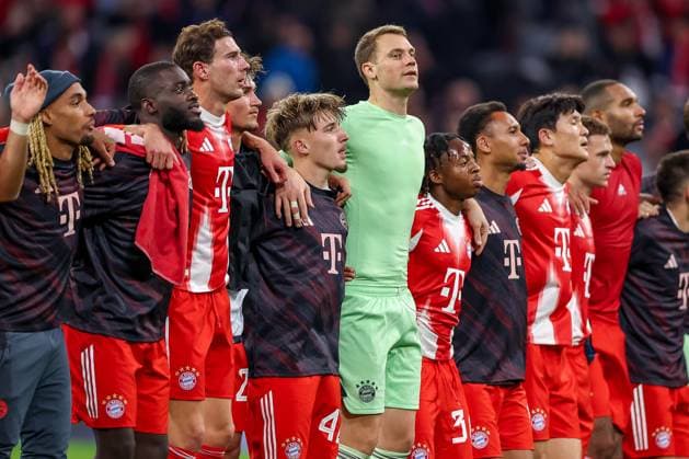 22 10 2025, Football, UEFA Champions League, FC Bayern München Club Brugge, Allianz Arena, 2025 2026 Season 2026 Closing cheer after Bayerns 4-0 win Dayot Upamecano FC Bayern Muenchen 02 Leon Goretzka FC Bayern Muenchen 08 Tom Bischof FC Bayern Muenchen 20 Lennart Karl FC Bayern Muenchen 42 Goalkeeper Manuel Neuer FC Bayern Muenchen 01 Wisdom Mike FC Bayern Muenchen 36 Regulations prohibit any use of photographs as image sequences and or quasi video Bayern Germany