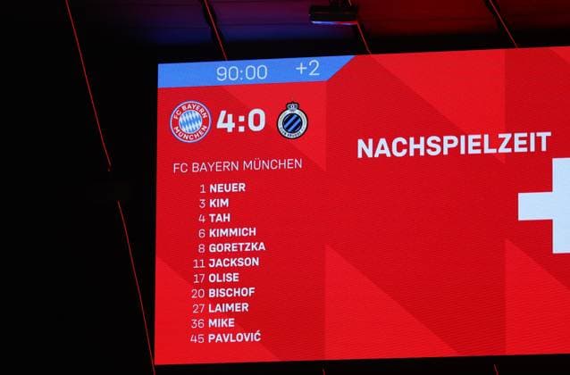 Football, Men, Champions League, Season 2025 2026, FC Bayern München Club Brugge, Matchday 3, Allianz Arena Final score 4 0 on the scoreboard