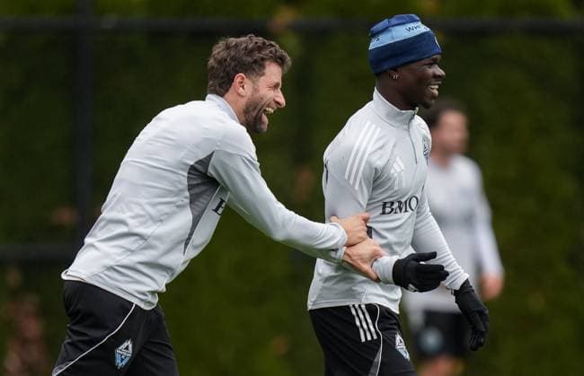 October 22, 2025, Vancouver, Bc, CANADA: Vancouver Whitecaps Thomas Muller, left, and Emmanuel Sabbi laugh during MLS, Fussball Herren, USA soccer practice, in Vancouver, on Wednesday, Oct. 22, 2025. The Whitecaps will start their post-season run Sunday when they begin a best-of-three first-round series against FC Dallas in Vancouver. Canada News - October 22, 2025  - ZUMAc35_ 20251022_zaf_c35_047 Copyright: xDarrylxDyckx