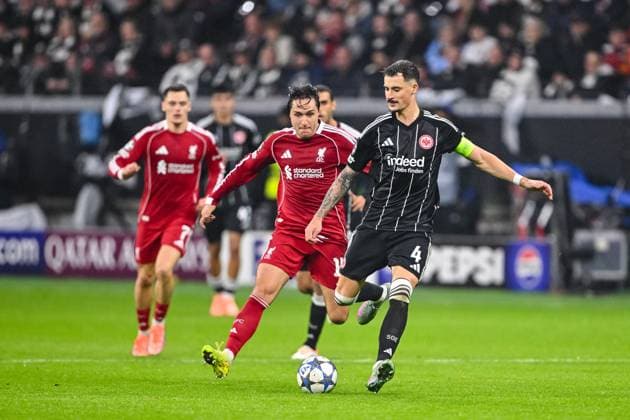 Federico Chiesa (Liverpool FC) und Robin Koch (Eintracht Frankfurt) battle for the ball during the UEFA Champions League 2025 26 League Phase MD3 match between Eintracht Frankfurt and Liverpool FC at Frankfurt Stadion on October 22, 2025 in Frankfurt am Main, Germany. (Photo by Harry Langer DeFodi Images) Federico Chiesa Liverpool FC and Robin Koch Eintracht Frankfurt battle for the ball during the UEFA Champions League 2025 26 League Phase MD3 match between Eintracht Frankfurt and Liverpool FC at Frankfurt Stadion on October 22, 2025 in Frankfurt am Main, Germany Photo by Harry Langer DeFodi Images