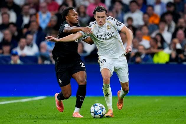 ESP: Real Madrid v Juventus. UEFA Champions League. Matchday 3. Weston McKennie of Juventus FC and Alvaro Carreras of Real Madrid CF during the UEFA Champions League match, between Real Madrid and Juventus, matchday 3, played at Santiago Bernabeu Stadium on October 22, 2025 in Madrid, Spain. kpng Copyright: xCesarxCebollax xPRESSINx PS_241022_RMA_JUV_2526_213