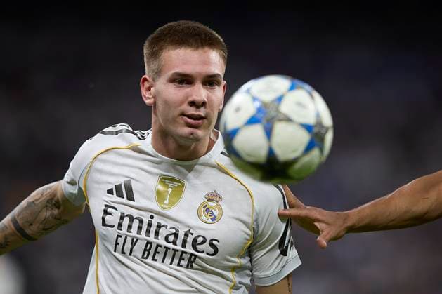 Franco Mastantuono (Real Madrid CF) controls the ball during the UEFA Champions League 2025 26 League Phase MD3 match between Real Madrid C.F. v Juventus at Estadio Santiago Bernabeu on October 22, 2025 in Madrid, Spain. (Photo by Manu Reino DeFodi Images) Franco Mastantuono Real Madrid CF controls the ball during the UEFA Champions League 2025 26 League Phase MD3 match between Real Madrid C F v Juventus at Estadio Santiago Bernabeu on October 22, 2025 in Madrid, Spain Photo by Manu Reino DeFodi Images