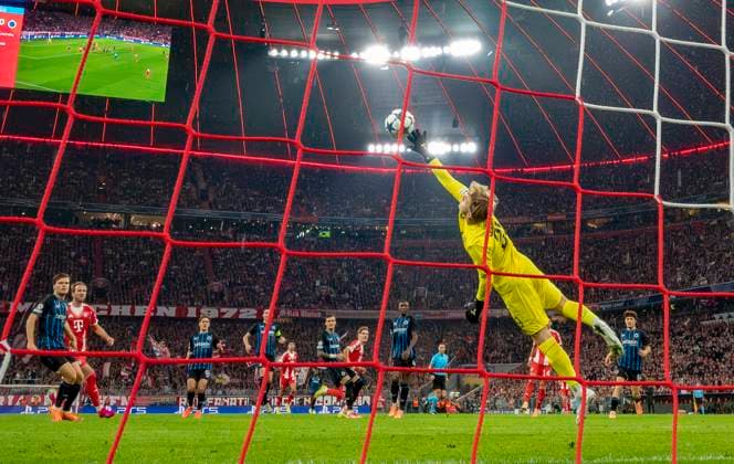 22 10 2025, Football UEFA Championsleague 2025 2026 preliminary round 3 matchday, FC Bayern Munich Club Brugge, in the Allianz Arena Munich goal shot to 1 0 by Lennart Karl back center, FC Bayern Munich , goalkeeper Nordin Jackers Club Brugge flies in vain DFL and DFB regulations prohibit any use of photographs as image sequences and or quasi video
