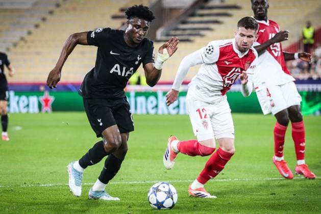 October 22, 2025, Monaco, Monaco, Monaco: Mohammed KUDUS of Tottenham Hotspur and Caio HENRIQUE of Monaco during the UEFA Champions League, League Phase MD3 match between AS Monaco and Tottenham Hotspur at Louis II Stadium on October 22, 2025 in Monaco, Monaco. Monaco Monaco - ZUMAm308 20251022_zsp_m308_010 Copyright: xMatthieuxMirvillex