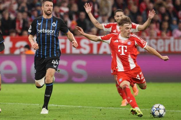 Lennart Karl FCB vs 44 Brandon Mechele FC Brugge Action, duel, football FC Bayern Munich FC Brugge UEFA Champions League 22 10 2025 Allianz Arena PHOTO Mladen Lackovic LakoPress