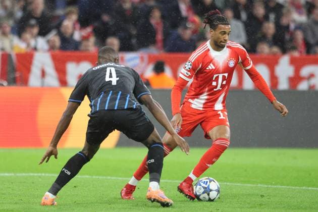 17 Michael Olise FCB vs 4 Joel Ordonez FC Brugge Action, duel, football FC Bayern Munich FC Brugge UEFA Champions League 22 10 2025 Allianz Arena PHOTO Mladen Lackovic LakoPress