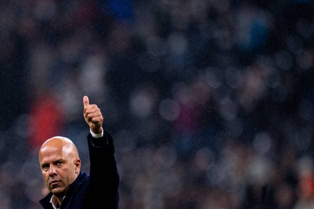 FRANKFURT AM MAIN, GERMANY - OCTOBER 22 Liverpool head coach Arne Slot gestures to the Liverpool supporters after the UEFA Champions League 2025 26 League Phase MD3 match between Eintracht Frankfurt and Liverpool FC at Frankfurt Stadion on October 22, 2025 in Frankfurt am Main, Germany. (Photo by Rene Nijhuis) SPO  Copyright: xRenexNijhuis