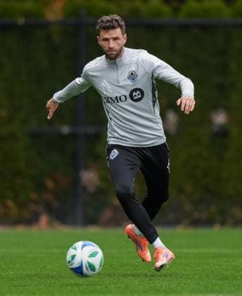October 22, 2025, Vancouver, Bc, CANADA: Vancouver Whitecaps Thomas Muller receives a pass and takes a shot on goal during MLS, Fussball Herren, USA soccer practice, in Vancouver, on Wednesday, Oct. 22, 2025. The Whitecaps will start their post-season run Sunday when they begin a best-of-three first-round series against FC Dallas in Vancouver. Canada News - October 22, 2025  - ZUMAc35_ 20251022_zaf_c35_075 Copyright: xDarrylxDyckx