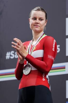 2025 Tissot UCI Track World Championships Picture by Alex Whitehead SWpix.com - 22 10 2025 - Cycling - 2025 Tissot UCI Track World Championships - Velodromo PenalolÃ n, Santiago, Chile - Women™s scratch Podium - Amalie Dideriksen (Denmark) receiving the Silver Medal Copyright: x xSWpix.comx(t axPhotographyxHubxLtd)xAlexxWhitehead SWpix.comx SWP-3030-10546