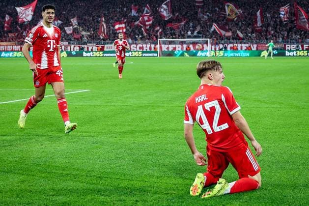 Lennart Karl 42 FC Bayern Muenchen with the cheers towards the fans after his goal for 1 0, with Alexandar Pavlovic 45 FC Bayern Muenchen , FC Bayern Muenchen vs Club Brugge, Football, Men, UEFA Champions League, Season 2025 2026, Allianz Arena, Matchday 3, 22 10 2025 Muenchen Bayern Germany Copyright: xkolbert-press MartinxAgüerax