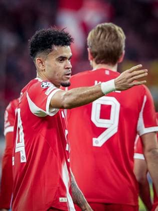 Luis Diaz 14 FC Bayern Muenchen cheers with the fans about his goal for 3 0, FC Bayern Muenchen vs Club Brugge, Football, Men, UEFA Champions League, Season 2025 2026, Allianz Arena, Matchday 3, 22 10 2025 Muenchen Bayern Germany Copyright: xkolbert-press MartinxAgüerax