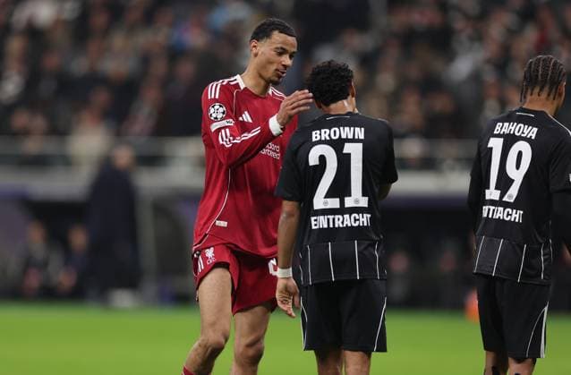 22 10 2025, Football UEFA Champions League, Eintracht Frankfurt Liverpool FC, emonline, emspor, v l , Mohamed Salah Liverpool FC , Nathaniel Brown Eintracht Frankfurt DFL DFB REGULATIONS PROHIBIT ANY USE OF PHOTOGRAPHS AS IMAGE SEQUENCES AND OR QUASI VIDEO xdcx Copyright: HMBxMedia Claus