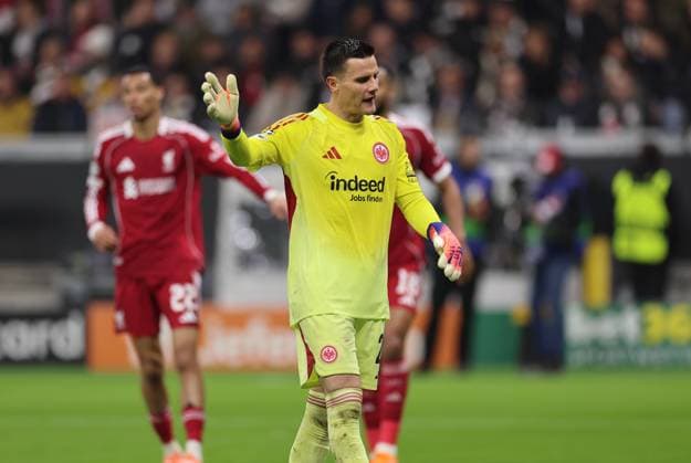 22 10 2025, Football UEFA Champions League, Eintracht Frankfurt Liverpool FC, emonline, emspor, v l , Goalkeeper Michael Zetterer Eintracht Frankfurt enttaeuscht, enttaeuscht looking, dissapointed, sad, frustiert, frust, gefrustet DFL DFB REGULATIONS PROHIBIT ANY USE OF PHOTOGRAPHS AS IMAGE SEQUENCES AND OR QUASI VIDEO xdcx Copyright: HMBxMedia Claus