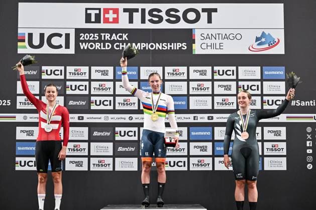 2025 Tissot UCI Track World Championships Picture by Simon Wilkinson SWpix.com - 22 10 2025 - Cycling - 2025 Tissot UCI Track World Championships - Velodromo PenalolÃ n, Santiago, Chile - Women™s Scratch Race Podium - Lorena Wiebes (Netherlands) receiving the Gold Medal to become World Champion, Amalie Dideriksen (Denmark) receiving the Silver Medal and Prudence Fowler (New Zealand) receiving the Bronze Medal Copyright: x xSWpix.comx(t axPhotographyxHubxLtd)xSimonxWilkinson SWpix.comx SWP-3030-10604