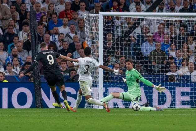 October 23, 2025, Madrid, Madrid, Spain: DUSAN VLAHOVIC of Juventus de Turin kicks the ball during the match on the third day of the group stage of the 2025 26 UEFA Champions League between REAL MADRID C.F. vs JUVENTUS DE TURIN, played at the Santiago Bernabeu Stadium on October 22, 2025, in Madrid, Spain. Madrid Spain - ZUMAc312 20251023_zsp_c312_075 Copyright: xOscarxManuelxSanchezx