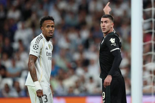 ESP: Real Madrid v Juventus. UEFA Champions League. Matchday 3. Dusan Vlahovic of Juventus FC and Eder Militao of Real Madrid CF during the UEFA Champions League match, between Real Madrid and Juventus, matchday 3, played at Santiago Bernabeu Stadium on October 22, 2025 in Madrid, Spain. kpng Copyright: xMiguelxMarruffox xPRESSINx Real_Madrid_vs_Juventus_04455