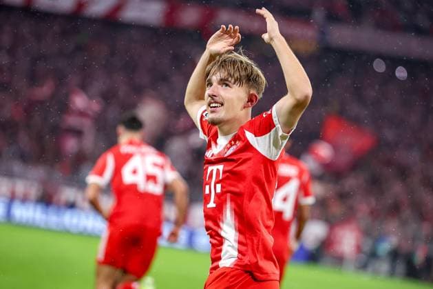 22 10 2025, Football, UEFA Champions League, FC Bayern München Club Brugge, Allianz Arena, Season 2025 2026 Goal celebration after the 1 0 goal by scorer Lennart Karl FC Bayern Muenchen 42 Regulations prohibit any use of photographs as image sequences and or quasi video Bayern Germany