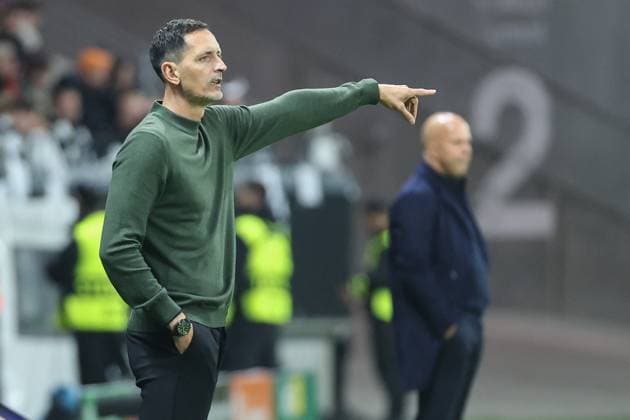 UEFA Champions League Eintracht Frankfurt Liverpool FC on 22 10 2025 at Deutsche Bank Park in Frankfurt Coach Dino Toppmöller Toppmoeller Toppmoller Frankfurt gestures MH