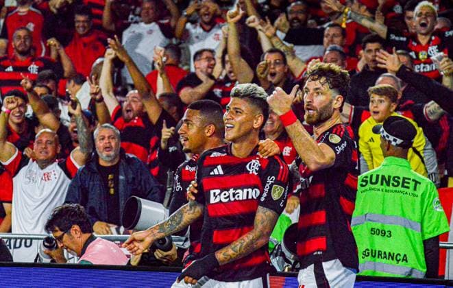 match between flamengo and racing for the semifinal of the 2025 libertadores rio de janeiro (rj), 10 22 2025 - libertadores brazil flamengo rj - flamengo players celebrate a goal during the match between flamengo and racing, valid for the 2025 libertadores semifinal held at the maracana stadium in the city of rio de janeiro, this wednesday, october 22, 2025. (Foto: Gabby Costa Thenews2 imago images) SPO  Copyright: xGabbyxCostax